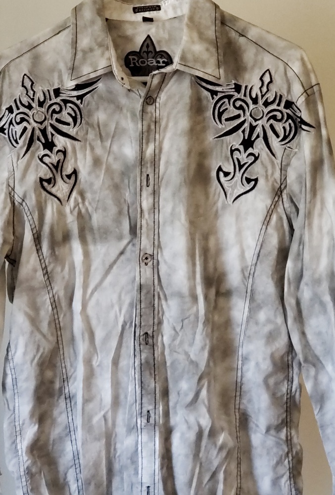 Roar button down